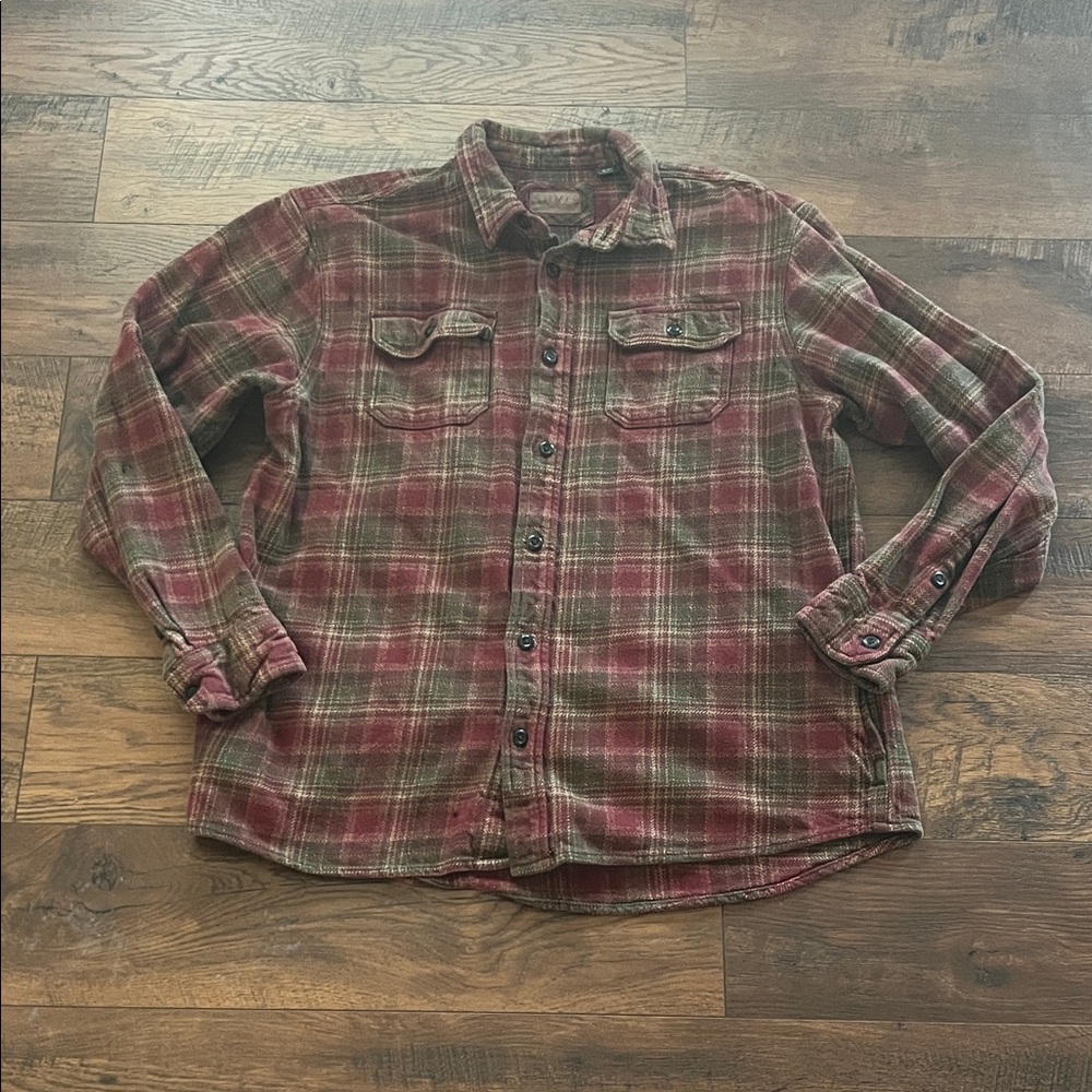 Orvis Men’s Plaid Button-Up Shirt